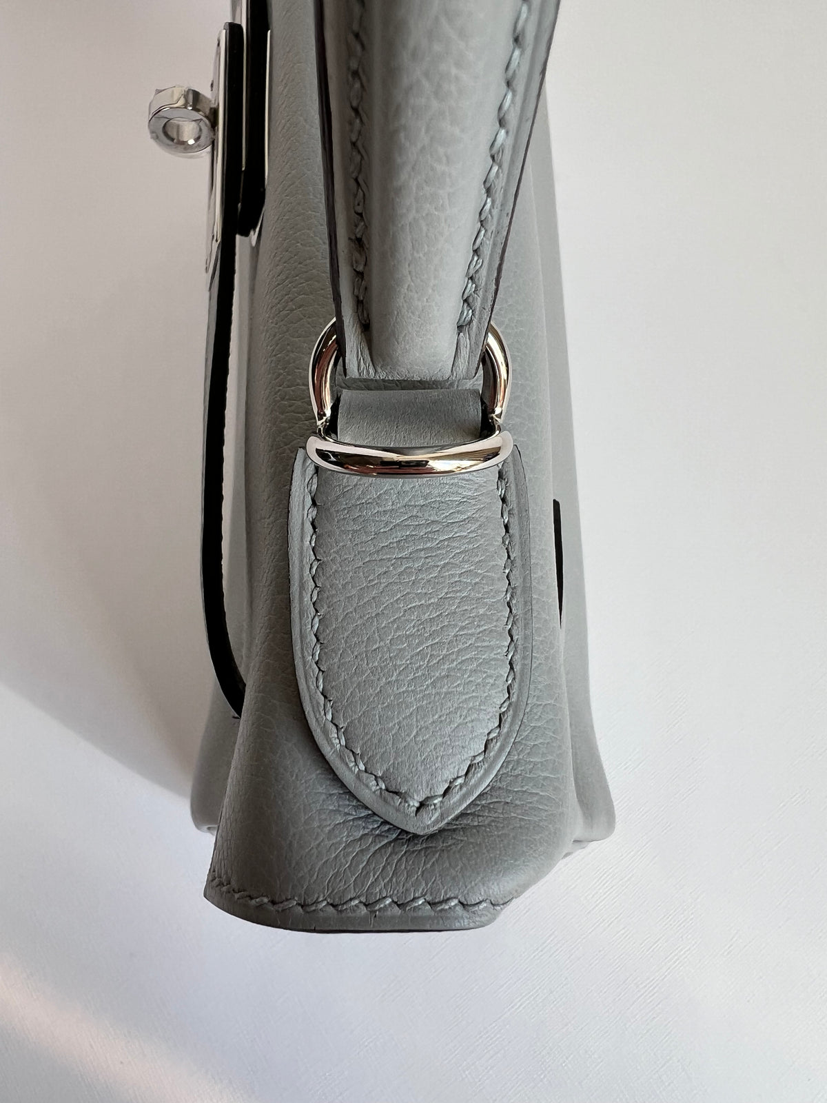 Handle and D-ring left stitching