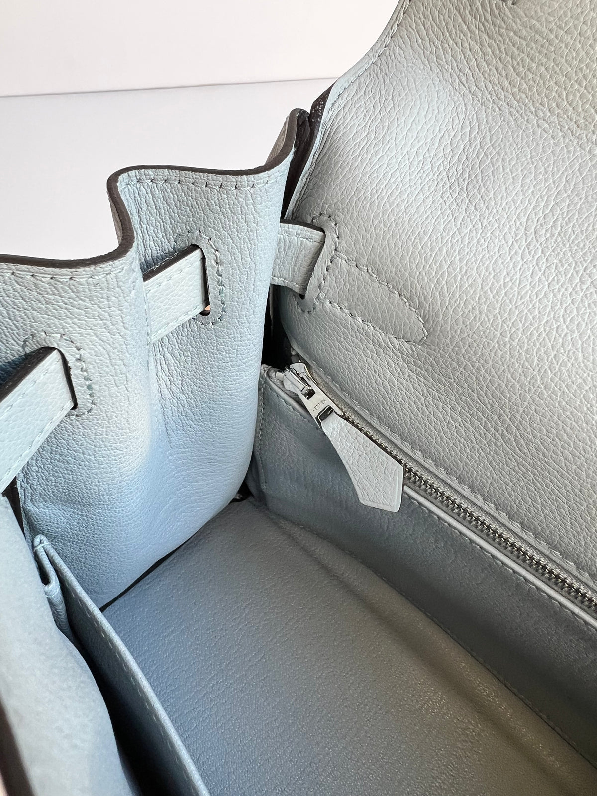 Zip pocket corner