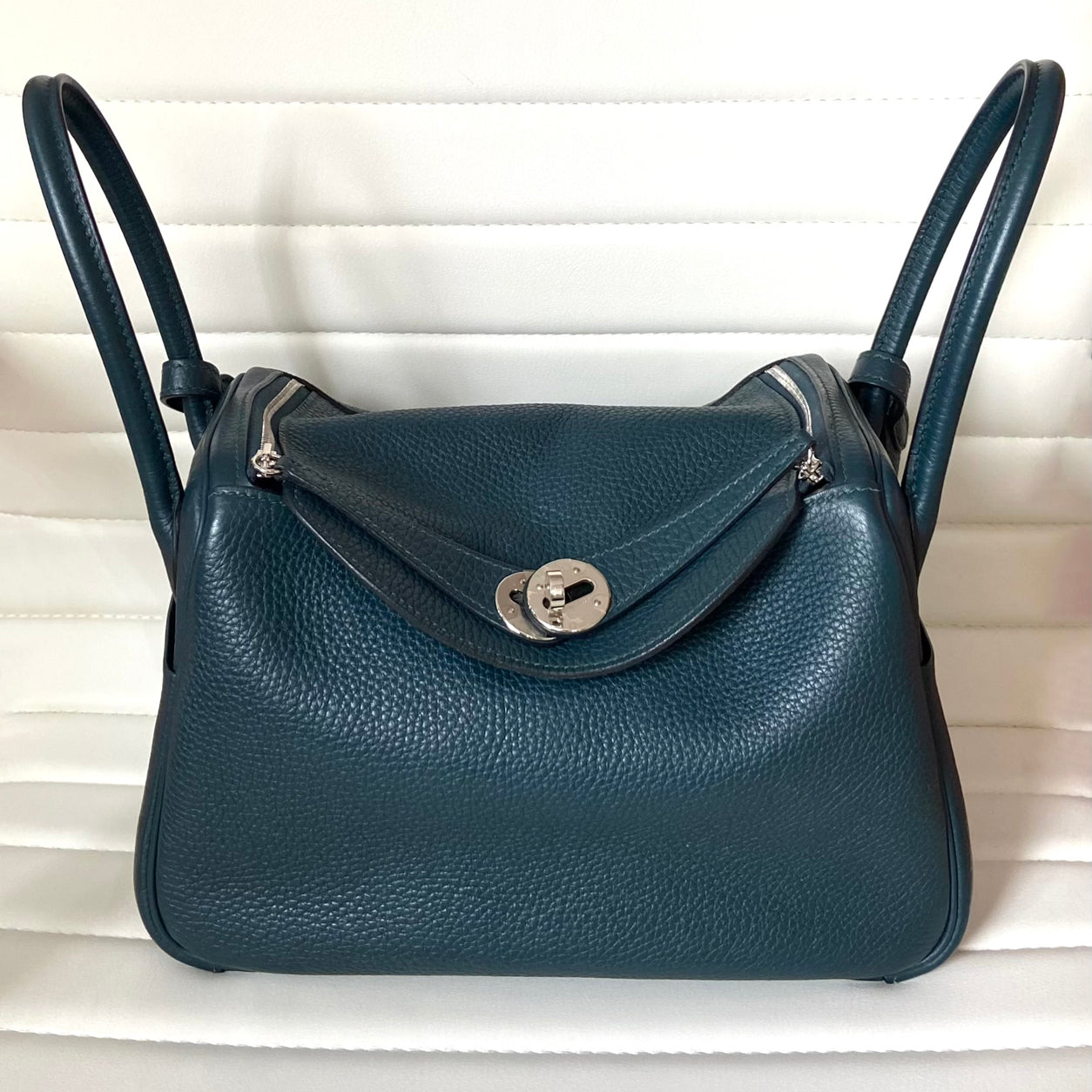 Hermès Lindy 26cm Vert Bosphore Clemence PHW - Preloved