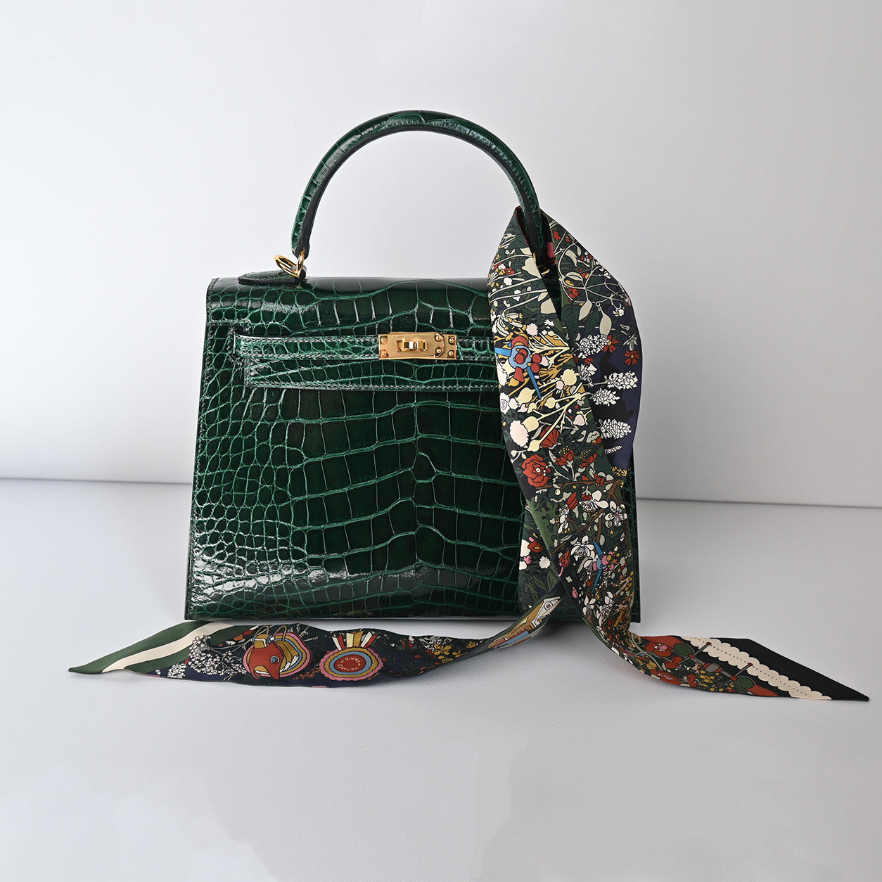 Hermès Kelly 25cm Vert Fonce Shiny Alligator GHW