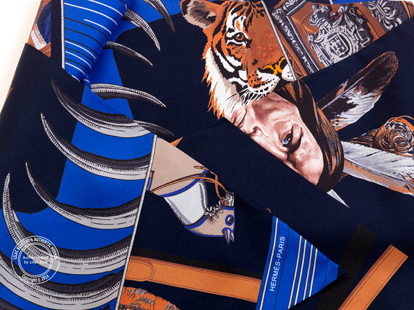 Hermès Maxi Twilly Carré en Carrés. Marine, Klein Blue, Brun