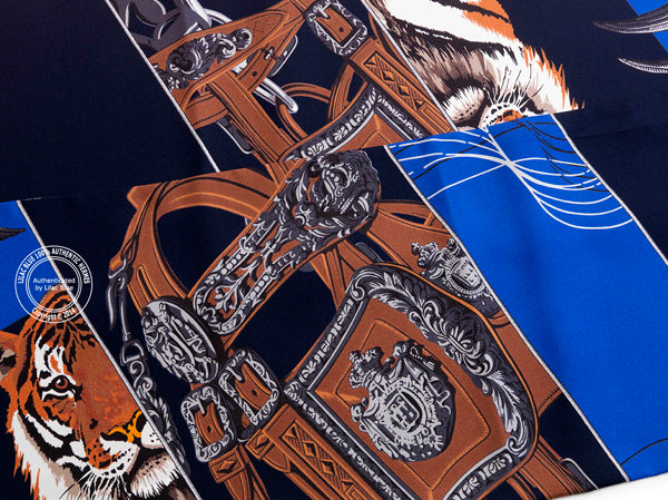 Hermès Maxi Twilly Carré en Carrés. Marine, Klein Blue, Brun