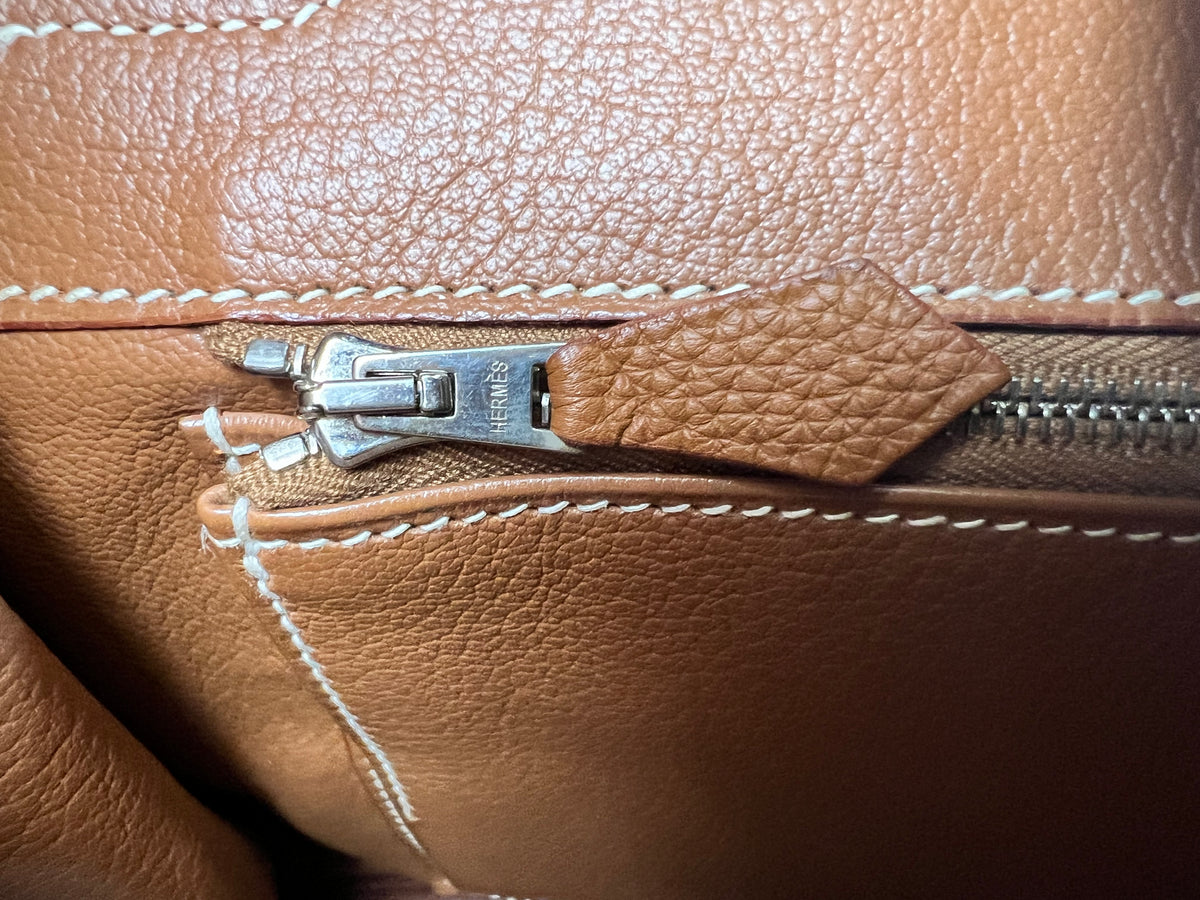 Zip close-up