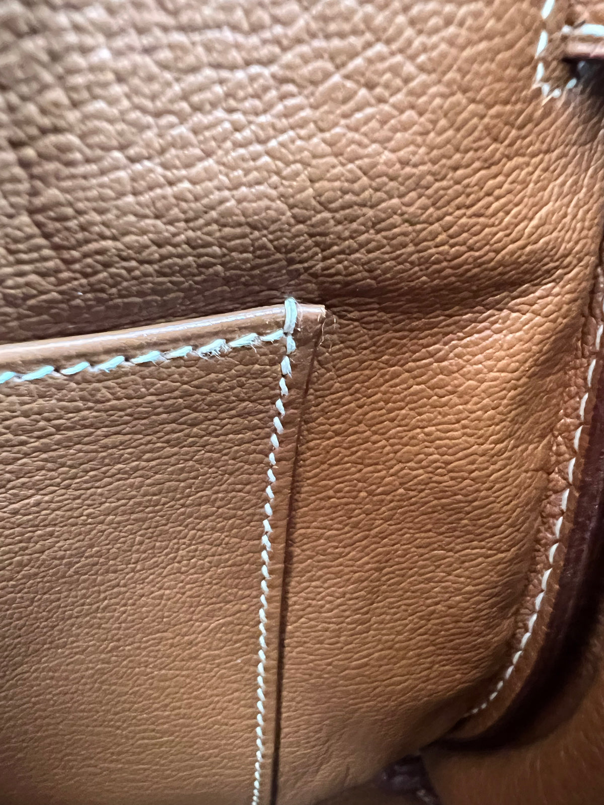 Front pocket right stitching